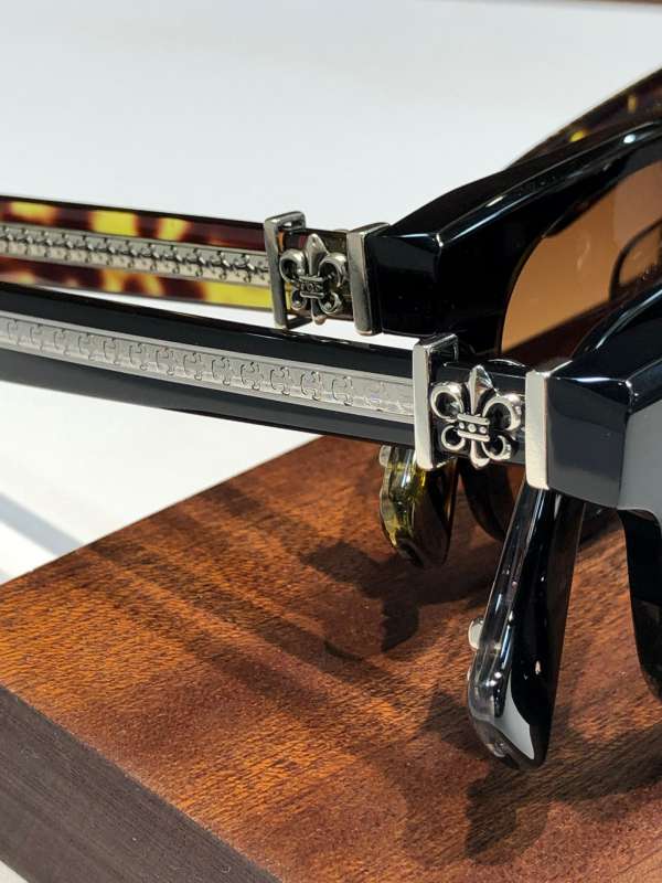 Picture of Chrome Hearts Sunglasses _SKUfw52080425fw